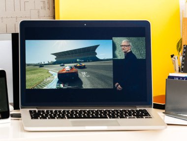 MacBook Pro dokunmatik Bar sunu ' Minecraft Pocket Edition' Co