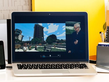 MacBook Pro dokunmatik Bar sunu ' Minecraft Pocket Edition' Co