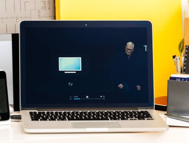 Apple Tv tanıtım açış Tim Cook