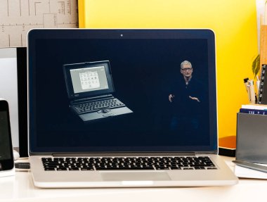 Apple Macitosh Powerbook geçmiş Tim Cook