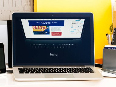 Philip Schiller tarafından MacBook Pro dokunmatik Bar tanıtımı