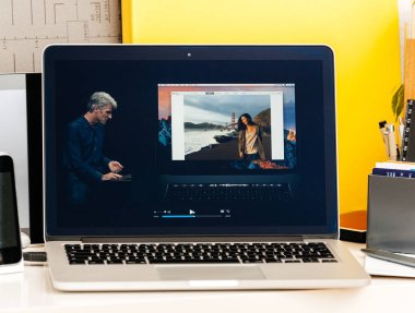 Craig Federighi Macbook Pro Touch çubuğu hakkında 