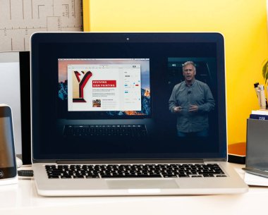MacBook Pro dokunmatik Bar sunu Oled bar Tümleştirme