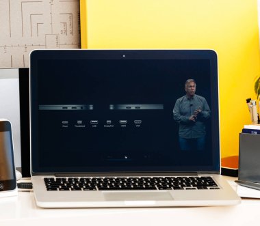 Dizüstü avantajları sunumunu MacBook Pro dokunmatik Bar