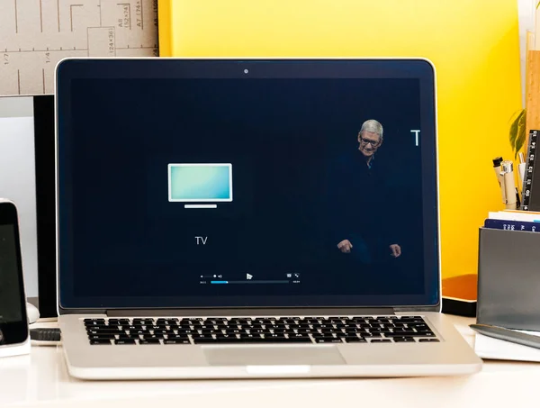 Apple Tv のプレゼンテーションは、ティム ・ クックを基調します。 — ストック写真