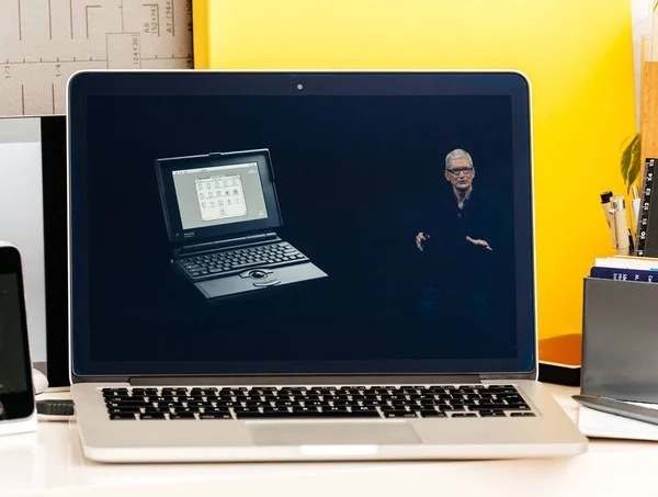 Historia firmy Apple Powerbook komputerów Macitosh Tim Cook — Zdjęcie stockowe