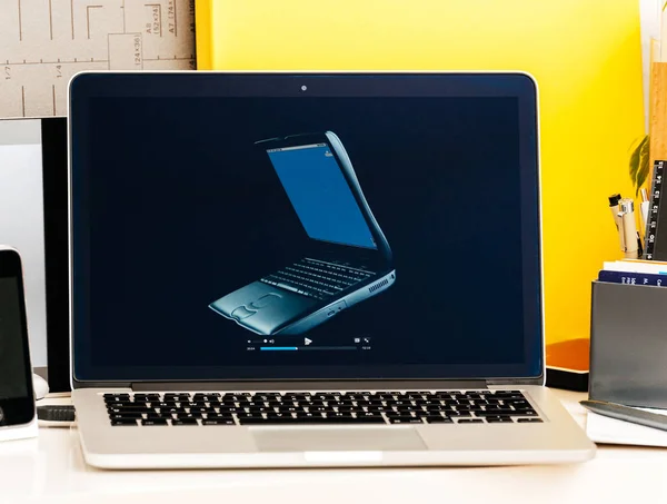 Retrospective of old iBook, MacBook Pro, PowerBook laptops Apple — Stock Photo, Image