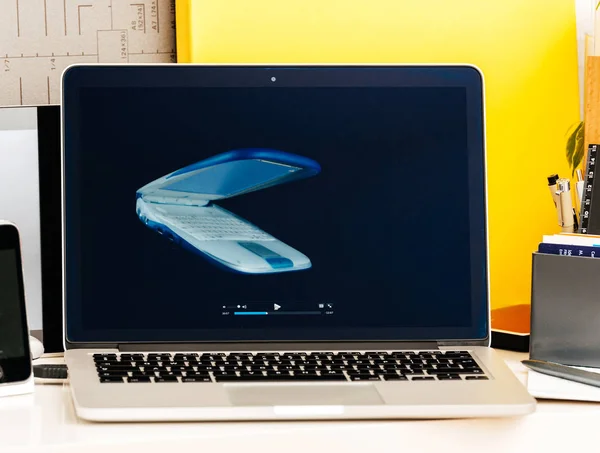 Retrospective of old iBook, MacBook Pro, PowerBook laptops Apple — Stock Photo, Image