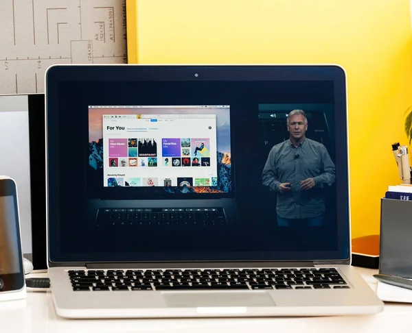 Macbook Pro Touch Bar presentation OLED bar integration — Stock Photo, Image