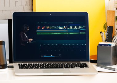 MacBook Pro dokunmatik Bar sunu son pro yazılımı kesmek