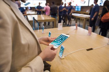 Yeni iphone 7 artı Apple Store