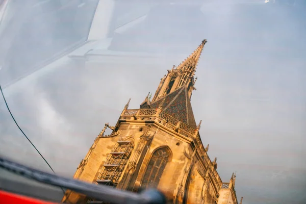 Thann Frankrijk Dec 2015 Weerspiegeling Van Achterste Voorruit Van Kerk — Stockfoto