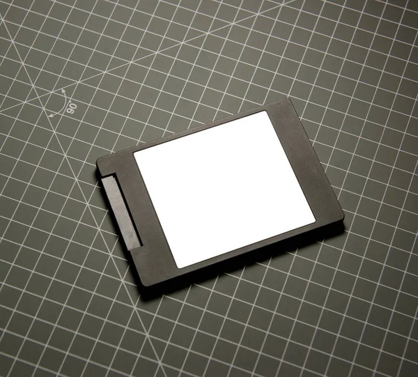 Сучасний твердотільний накопичувач SSD — стокове фото
