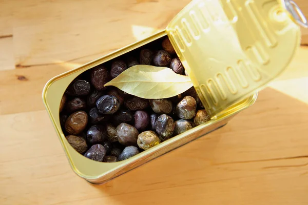 Körfezi ile konserve zeytin organik biyo yiyecek bıraktın.
