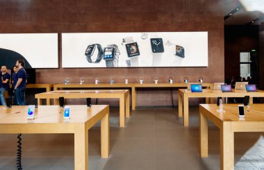 Apple Store touch ole ile yeni Macbook Pro satmaya hazırlanıyor