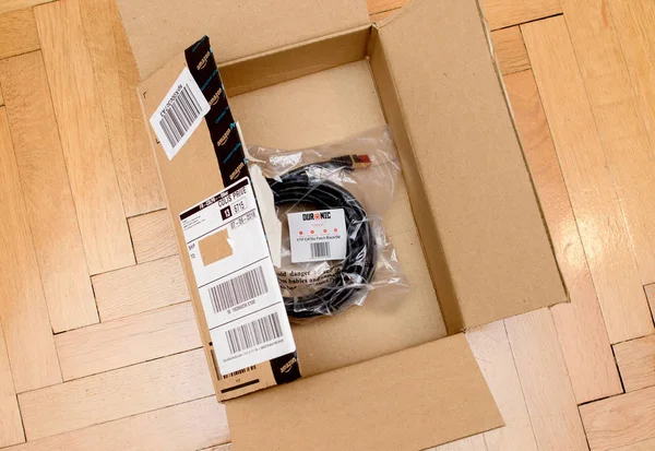 Amazon Premium Red y cable Duronic FTP CAT6a de alta calidad — Foto de Stock