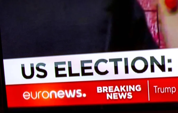 Breaking news US elections signs on Euronews TV — Stok Foto