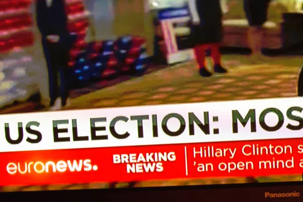 Breaking news US elections signs on Euronews TV — Stok Foto