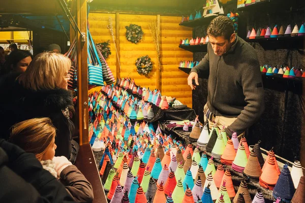 Hecho a mano tradicional Navidad MArket compras Strasbourg Alsa — Foto de Stock
