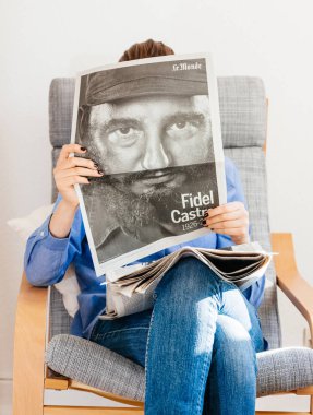 Kadın Fidel castro ölüm portre ana sayfa hakkında okuma