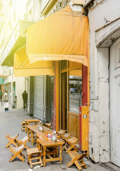 Street cafe with chairs on the streets of Paris — Stock Photo, Image