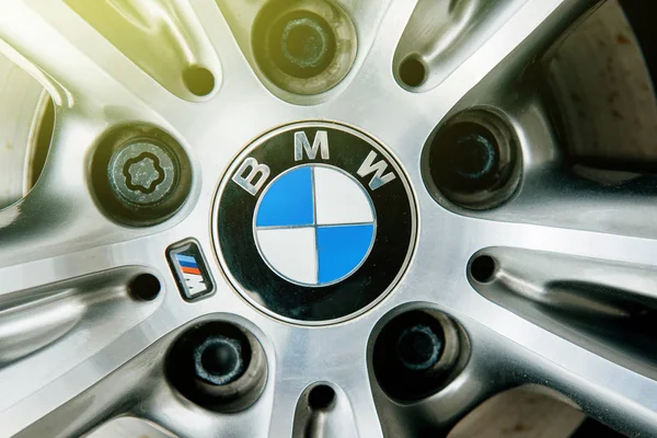 合金ホイール、Bmw 記章のロゴ — ストック写真