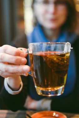 Darjeeling çay içme kadın 