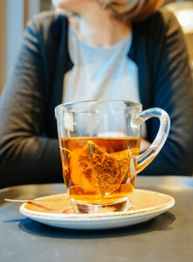Darjeeling çay içme kadın 