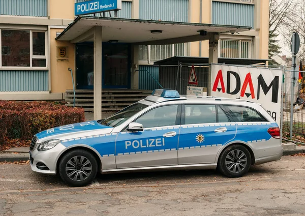 Mercedes-Benz Coche de policía en Alemania — Foto de Stock