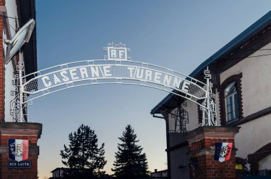 2016: enrolmen geçidi yukarıda caserne Turenne yazıt