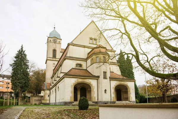 バーデンの Evangelische lutherkirche のファサード — ストック写真
