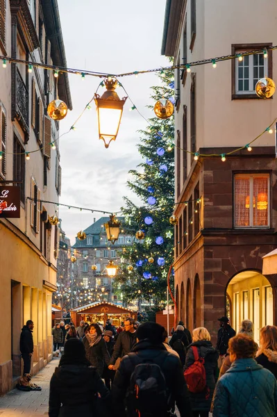 도시에서 장엄한 크리스마스 트리 — 스톡 사진