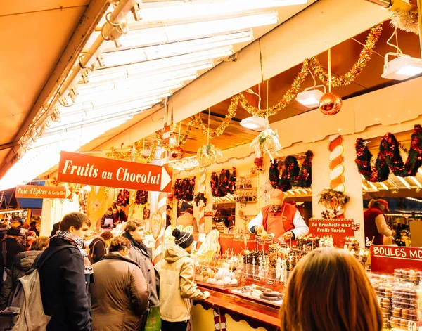 Meyve ve çikolata Noel Strasbourg Fransa Pazar