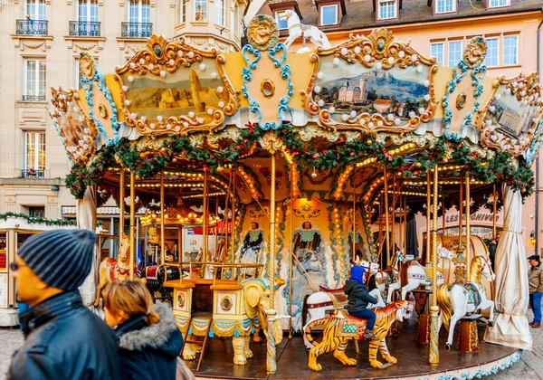 Noel pazarı carousel atlıkarınca iplik 