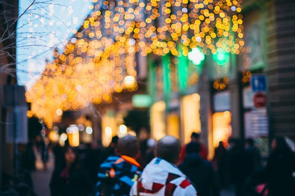 Noel ışıkları sokakları yukarıda güzel bokeh — Stok fotoğraf