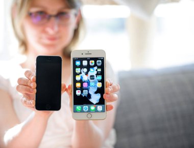 iPhone 7 + iPhone SE 'ye karşı