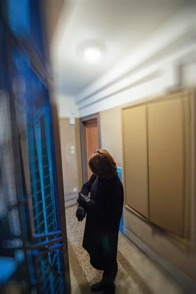 Woman Being Hurry Waiting Elvator Vintage Building Looking Hand Watch — Stock Photo, Image