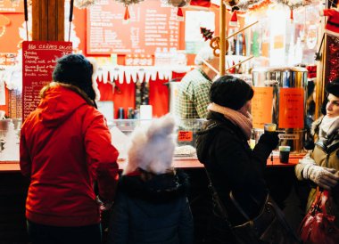 Sıcak şarap mulled şarap Noel pazarı sıcak elma portakal suyu 