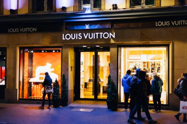 Louis Vuitton Noel g ile gece Fransa alışveriş mağazası