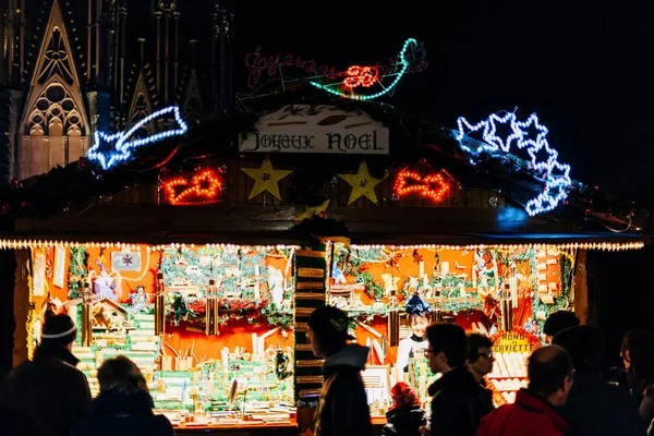 Traditional Christmas market atmosphere on French street — Stock Photo, Image