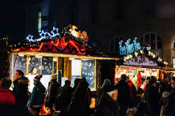 法国街的传统圣诞市场气氛 — 图库照片