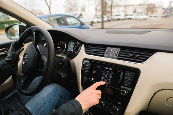 Woman driving calling voicemail from Car Play Apple Car dashboar — Stock Photo, Image