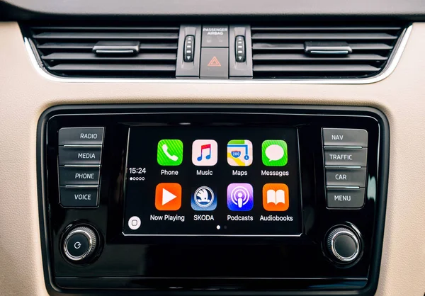 Apple CarPlay main screen of iPhone in car dashboard — Stock Photo, Image