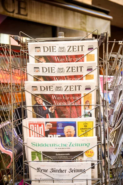 Die Zeit, Bild, Suddeutsche Zeitung, Neue Burcher Zeitung, Taz a — стокове фото