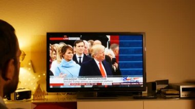 İzlerken Donald Trump'ın yemin törenine dostum