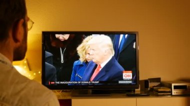 İzlerken Donald Trump'ın yemin törenine dostum