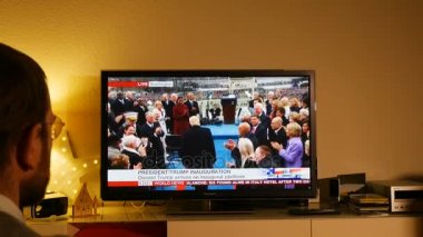 İzlerken Donald Trump'ın yemin törenine dostum