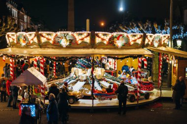 Place Broglie Strasbourg Noel atlı karıncaya atlıkarınca