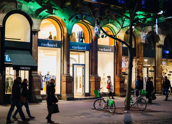 Cacharel fasion butik i centrala Strasbourg — Stockfoto