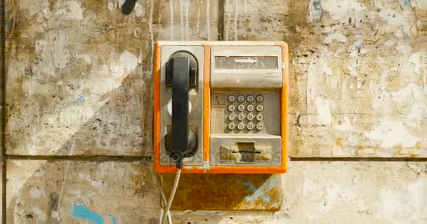 Teléfono público en Bucarest — Vídeo de stock